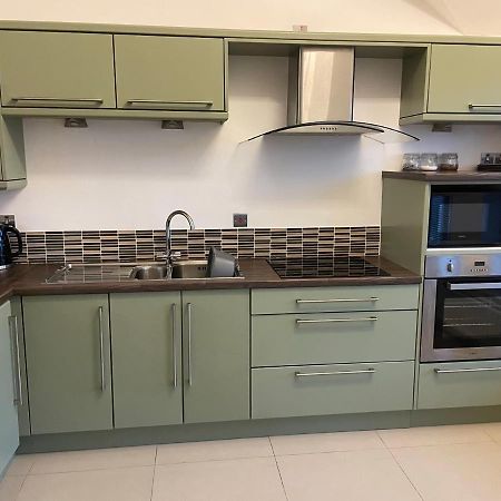 Orchard Oasis, Luxury Penthouse Getaway Apartment Coleraine Exterior foto